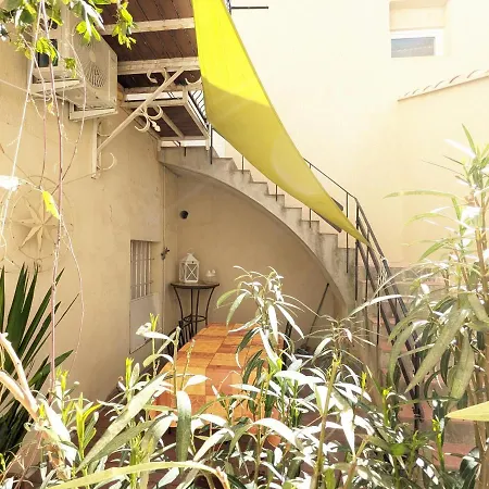 Apartment Mezzanine: Tranquil Terrace Retreat With Parking