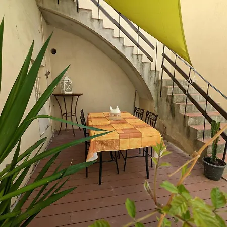 Mezzanine: Tranquil Terrace Retreat With Parking * Bandol